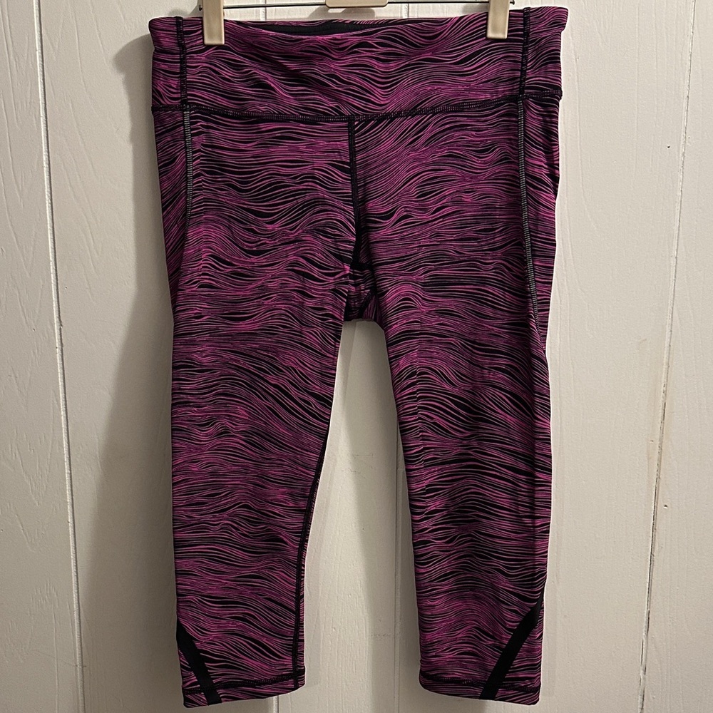 lululemon athletica Pink and Black Wave Leggings - Picture 3 of 15